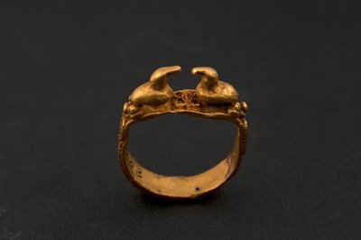 Ring with two ducks by Roman